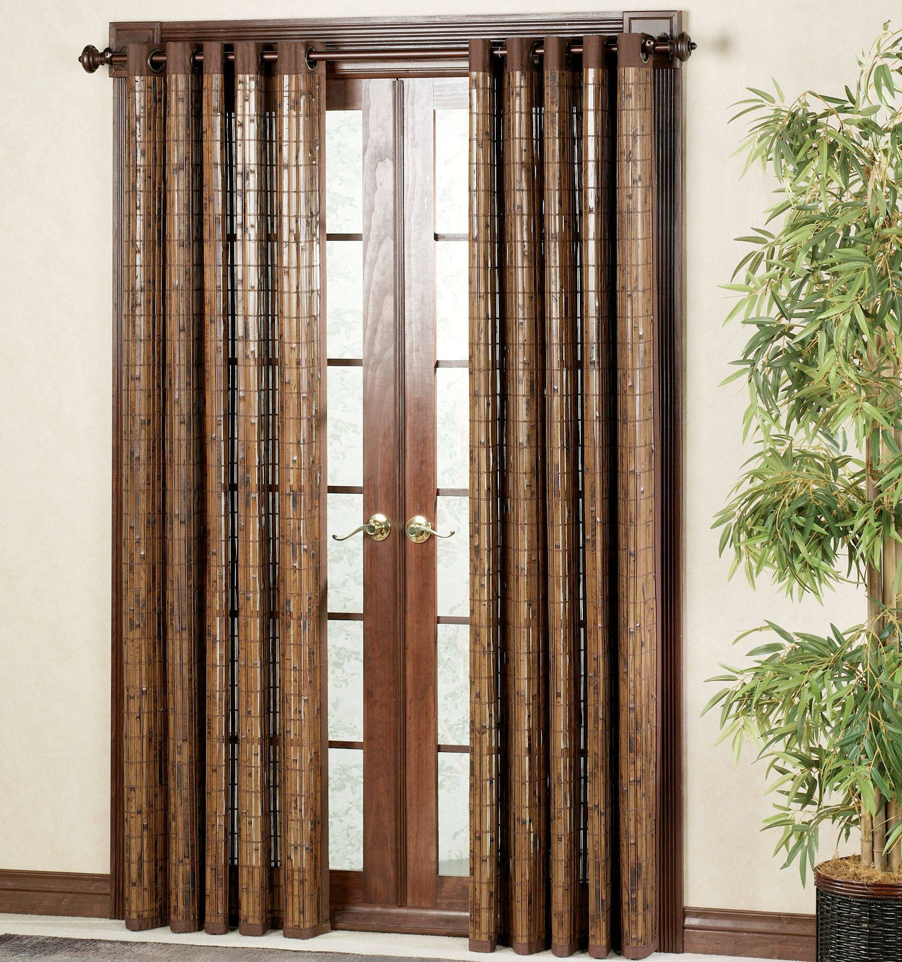 Шторы в дверной проем из бамбука:  шторы на дверной проем .